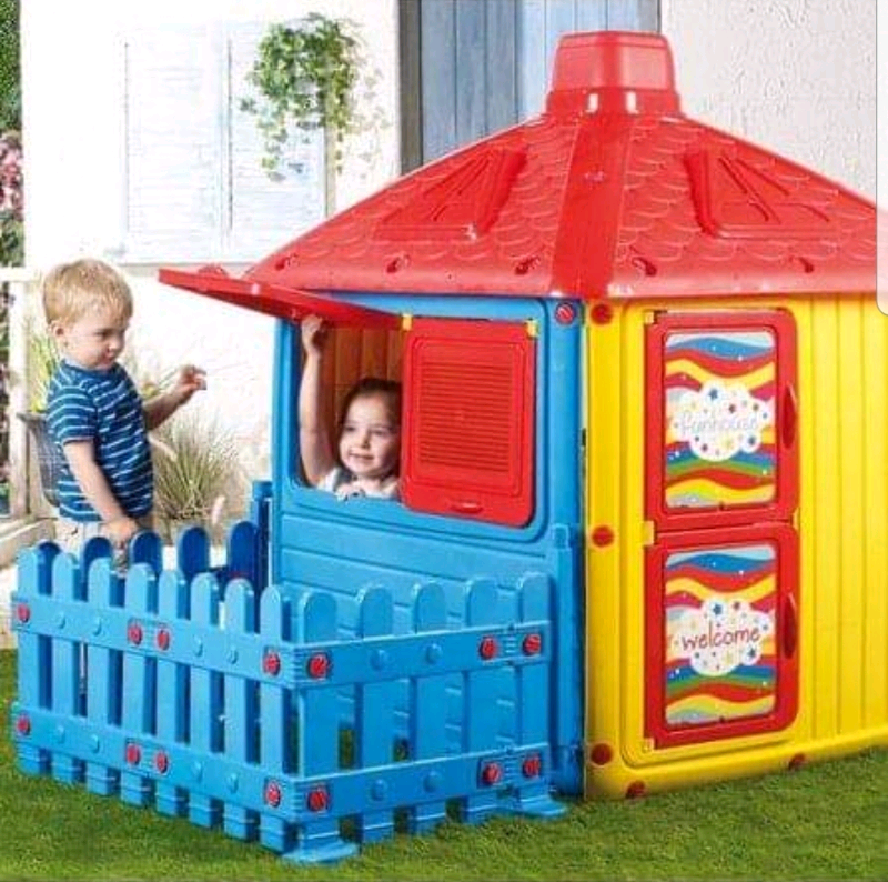 little tikes playhouse with fence